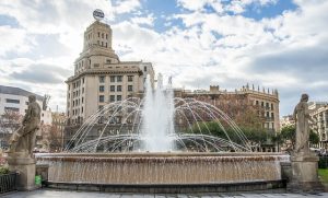 piazza con fontana