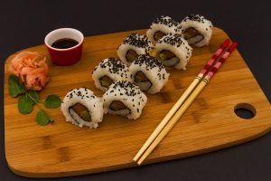 tagliere con sushi