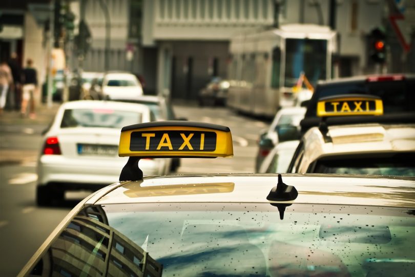 insegna di un taxi