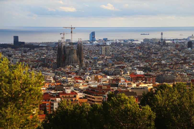 vista panoramica di Barcellona con sagrada familia