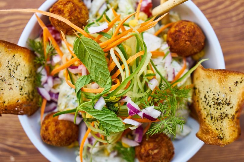 falafel e insalata