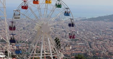 ruota panoramica con vista su Barcellona