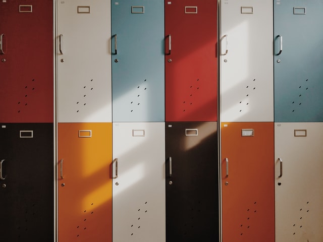 armadietti di scuola colorati