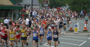 persone corrono maratona