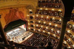 spettatori a teatro