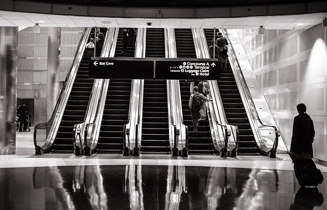 scale mobili di un aeroporto