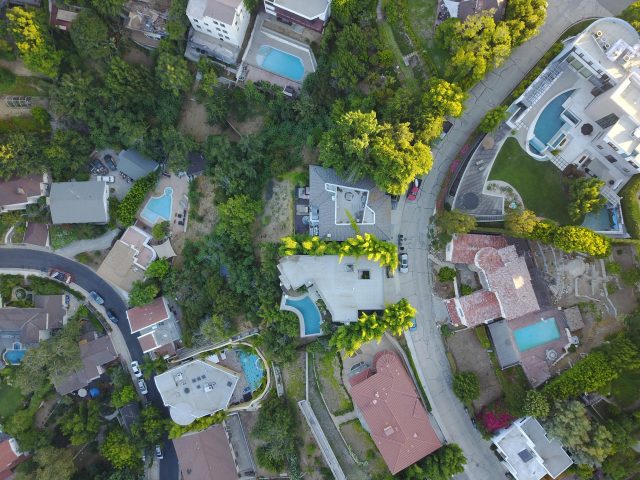 ville con piscina e giardino viste dall'alto